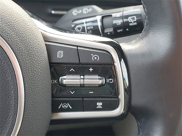 Certified 2023 Kia Carnival EX image 24