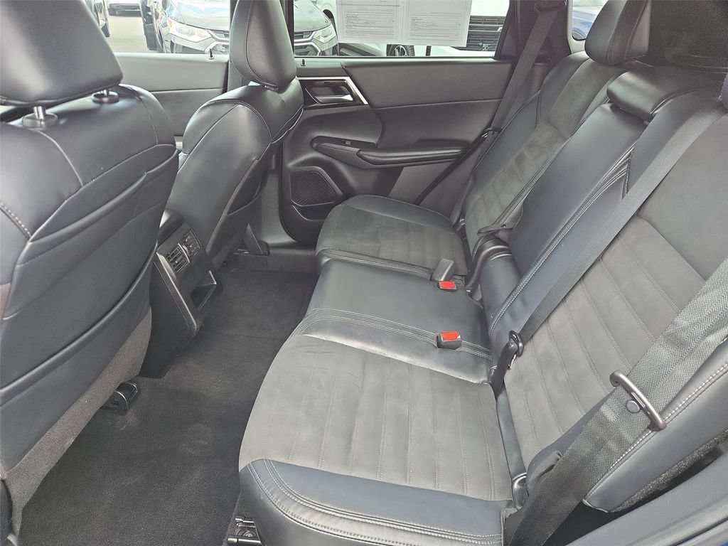 Used 2022 Mitsubishi Outlander SE FWD image 16