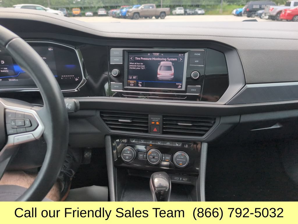 Used 2024 Volkswagen Jetta SE FWD image 19