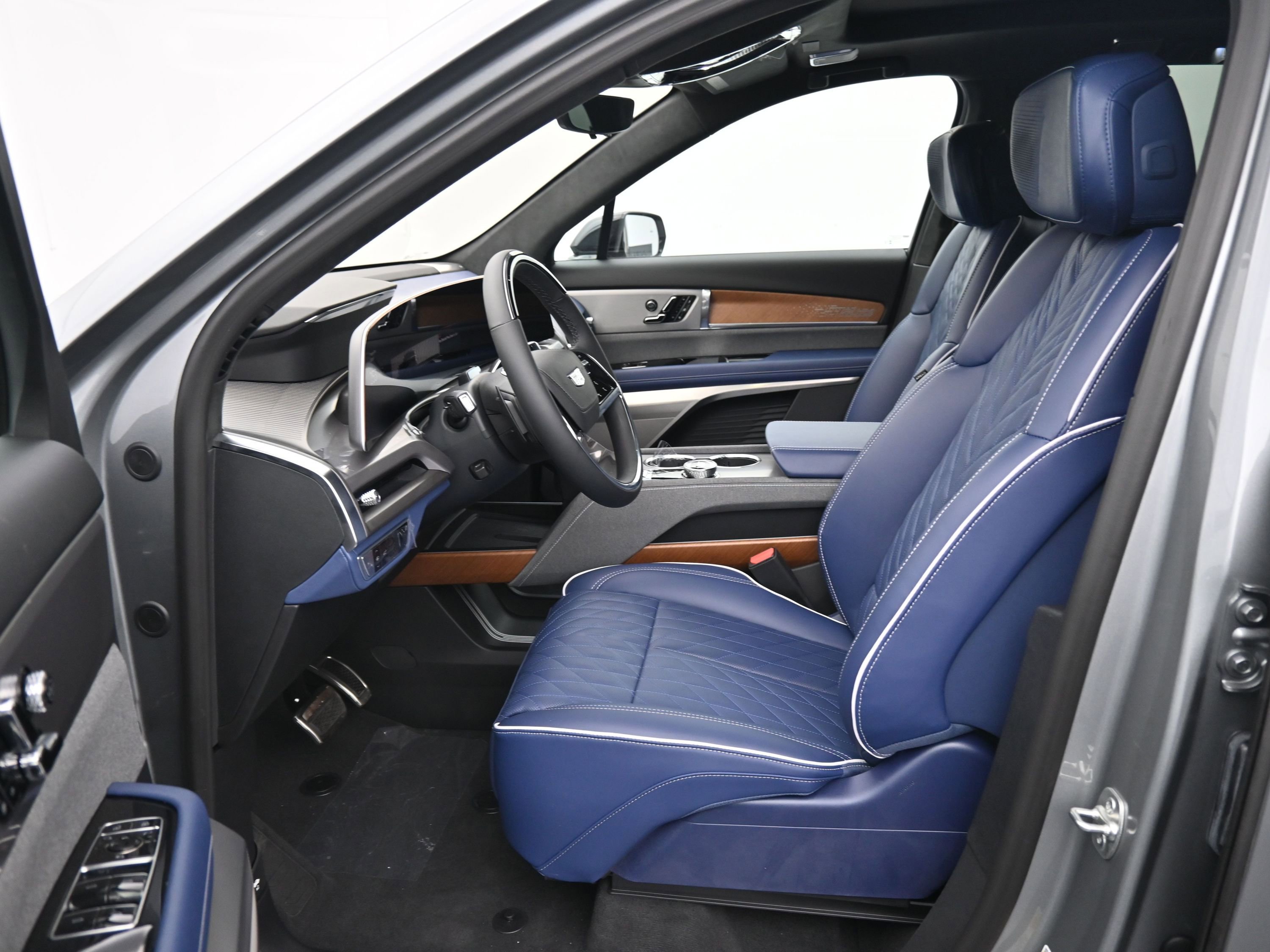 New 2026 Cadillac Vistiq Premium Luxury w/ LPO, Floor Liner Package image 11