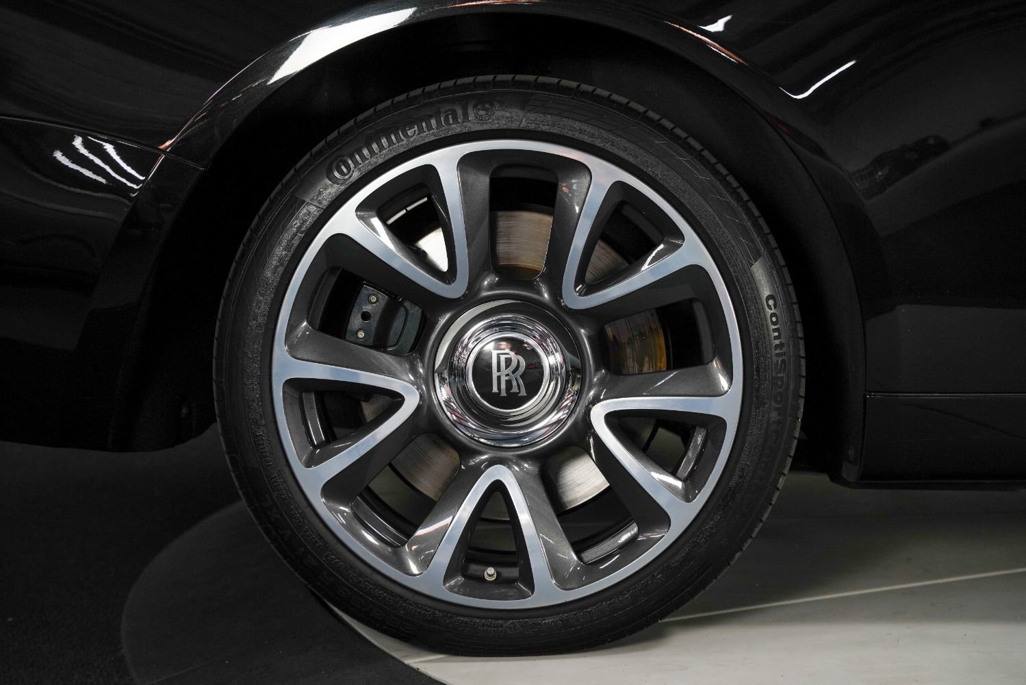 Used 2017 Rolls-Royce Wraith image 24