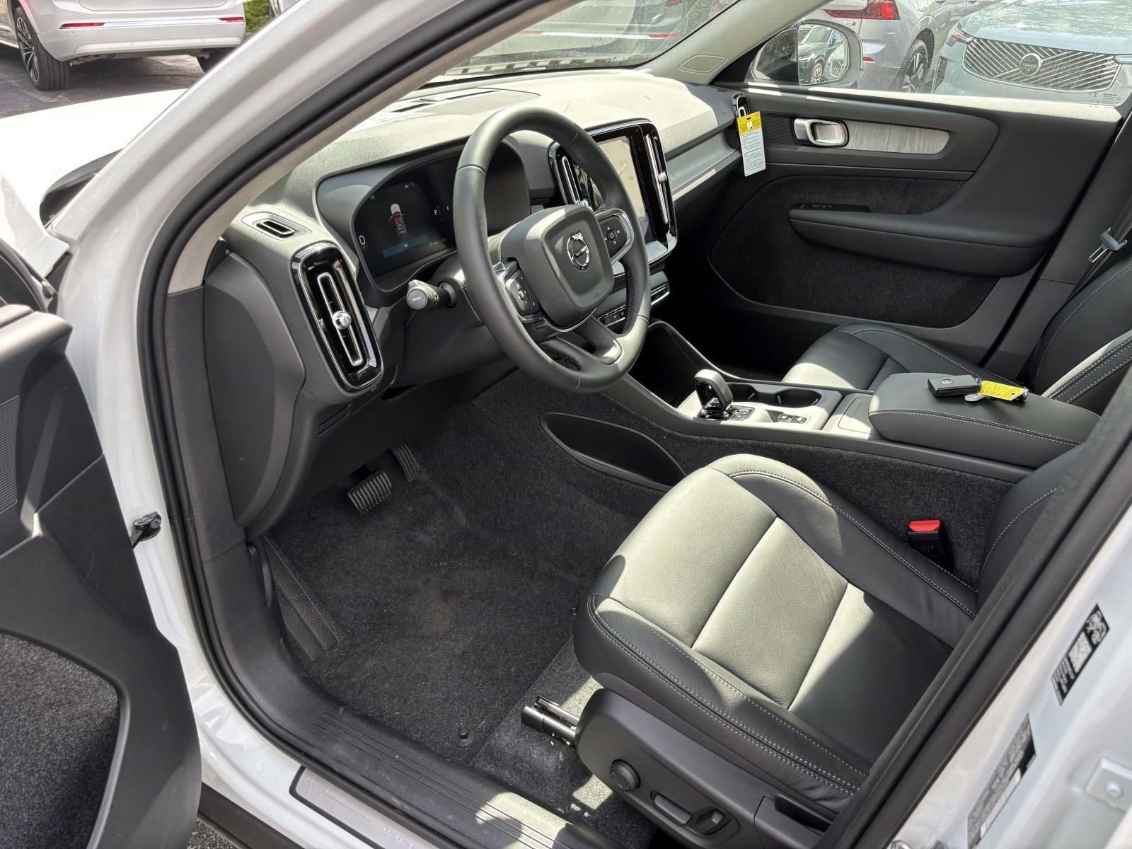 Used 2026 Volvo XC40 B5 Core w/ Protection Package Premier AWD/4WD image 24