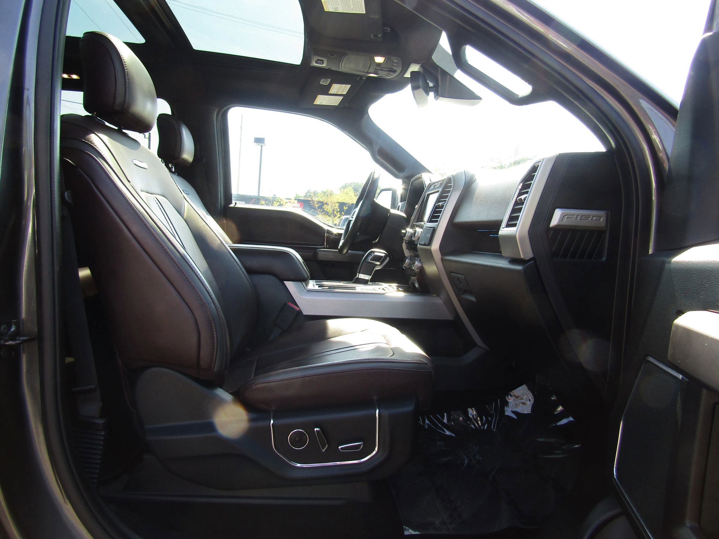 Used 2015 Ford F150 Platinum w/ Technology Package image 9