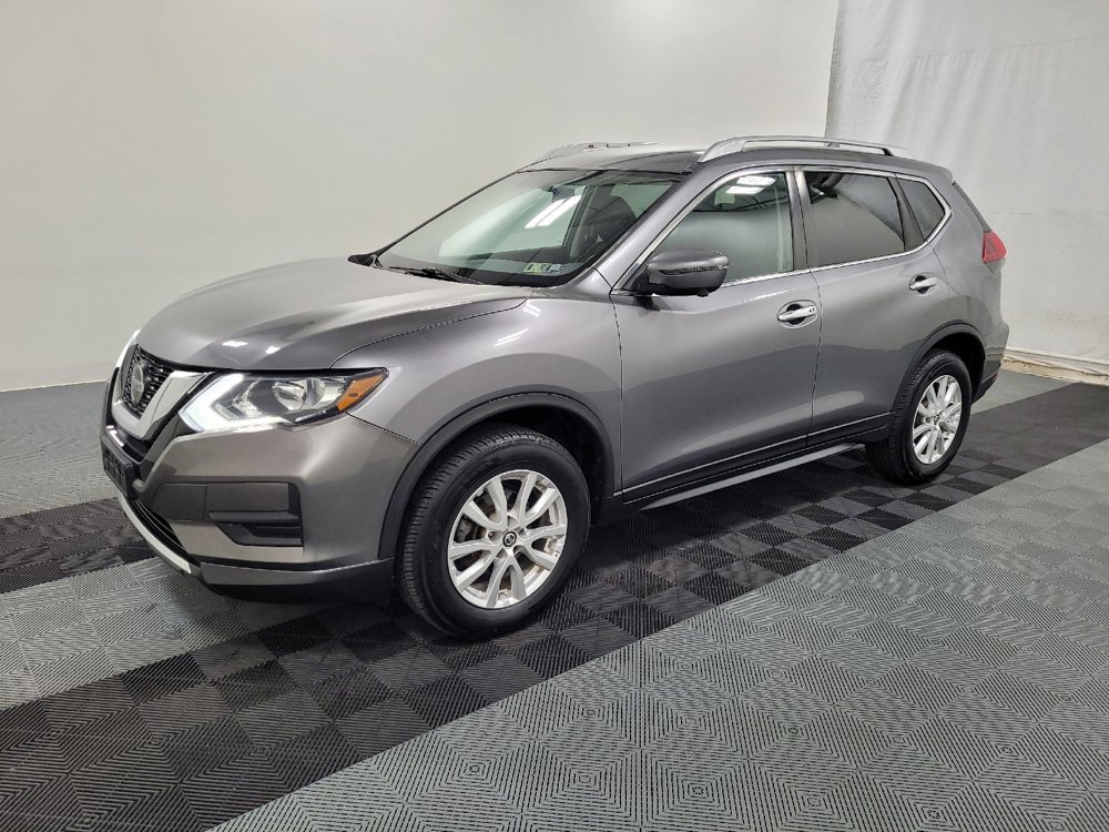 Used 2018 Nissan Rogue SV w/ Premium Package image 2
