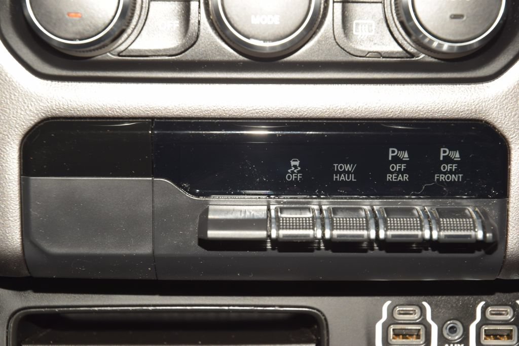 Used 2020 RAM 1500 Big Horn AWD/4WD image 35