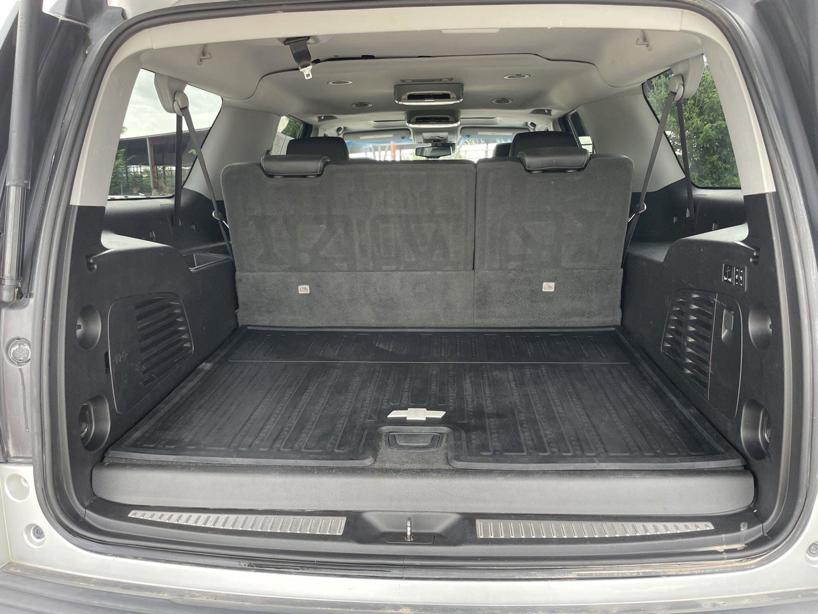 Used 2018 Chevrolet Suburban LT w/ Luxury Package RWD image 25