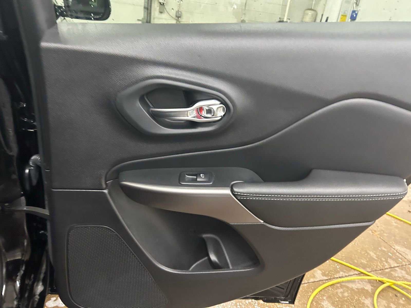 Certified 2021 Jeep Cherokee Latitude Lux w/ Sun & Sound Group image 29