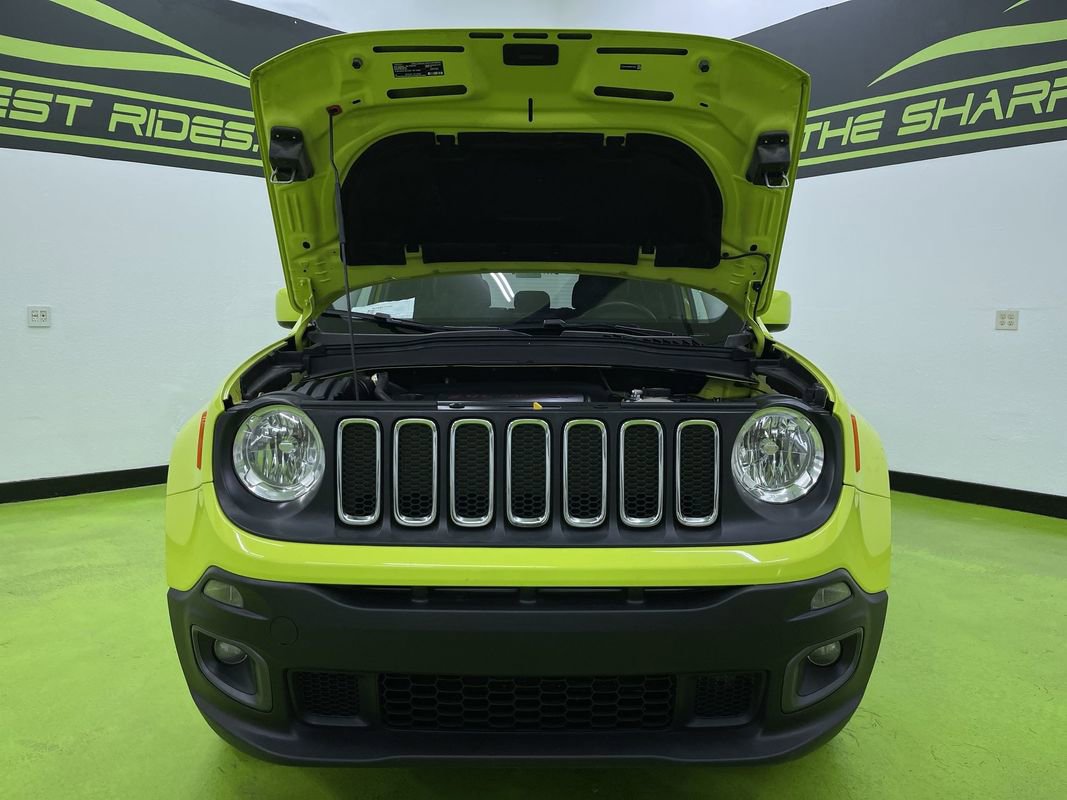 Used 2017 Jeep Renegade Latitude w/ Cold Weather Group AWD/4WD image 4