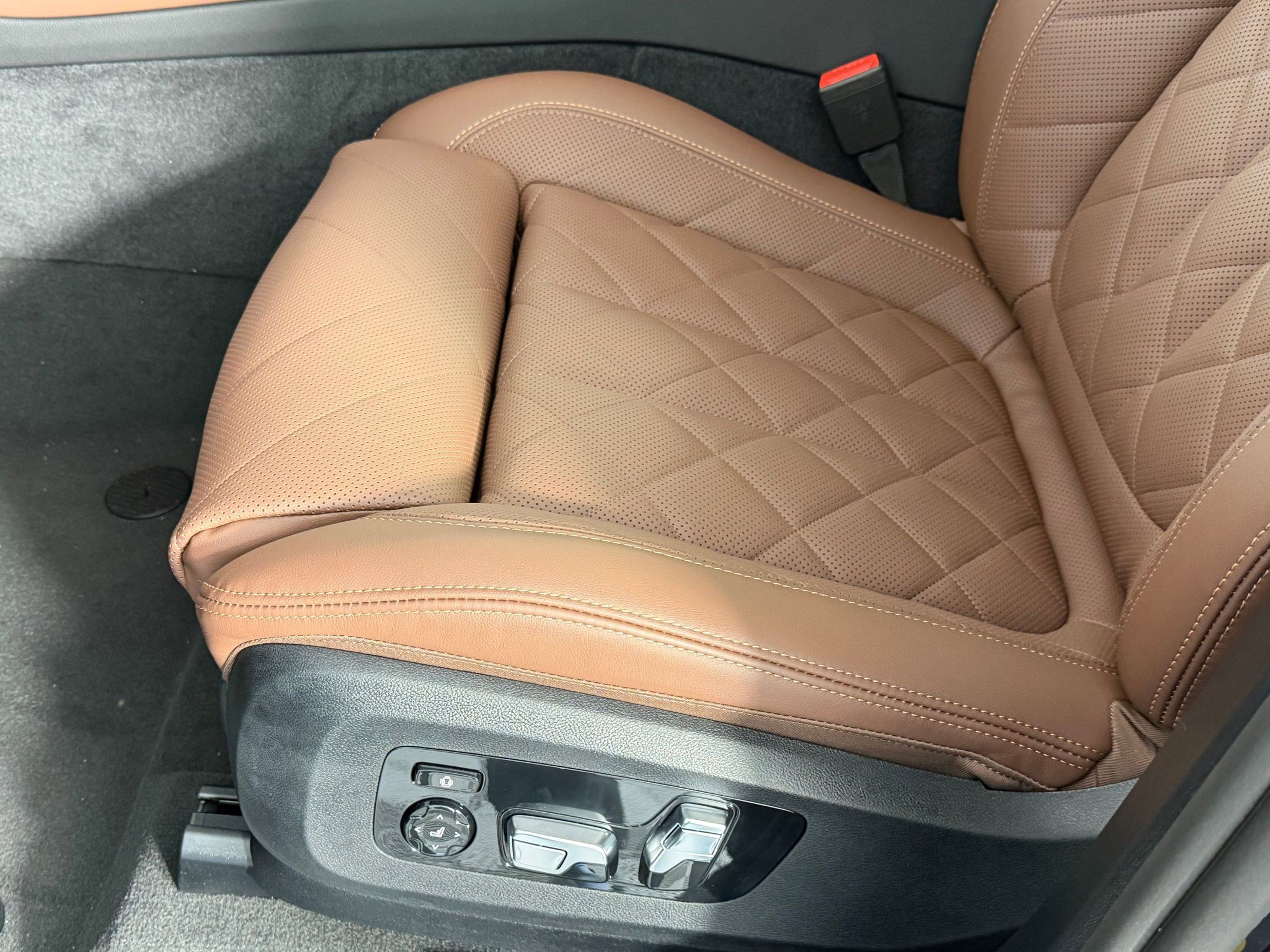 New 2026 BMW X5 xDrive50e image 13