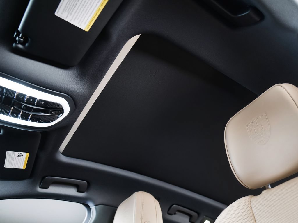 Certified 2026 Porsche Macan AWD/4WD image 23