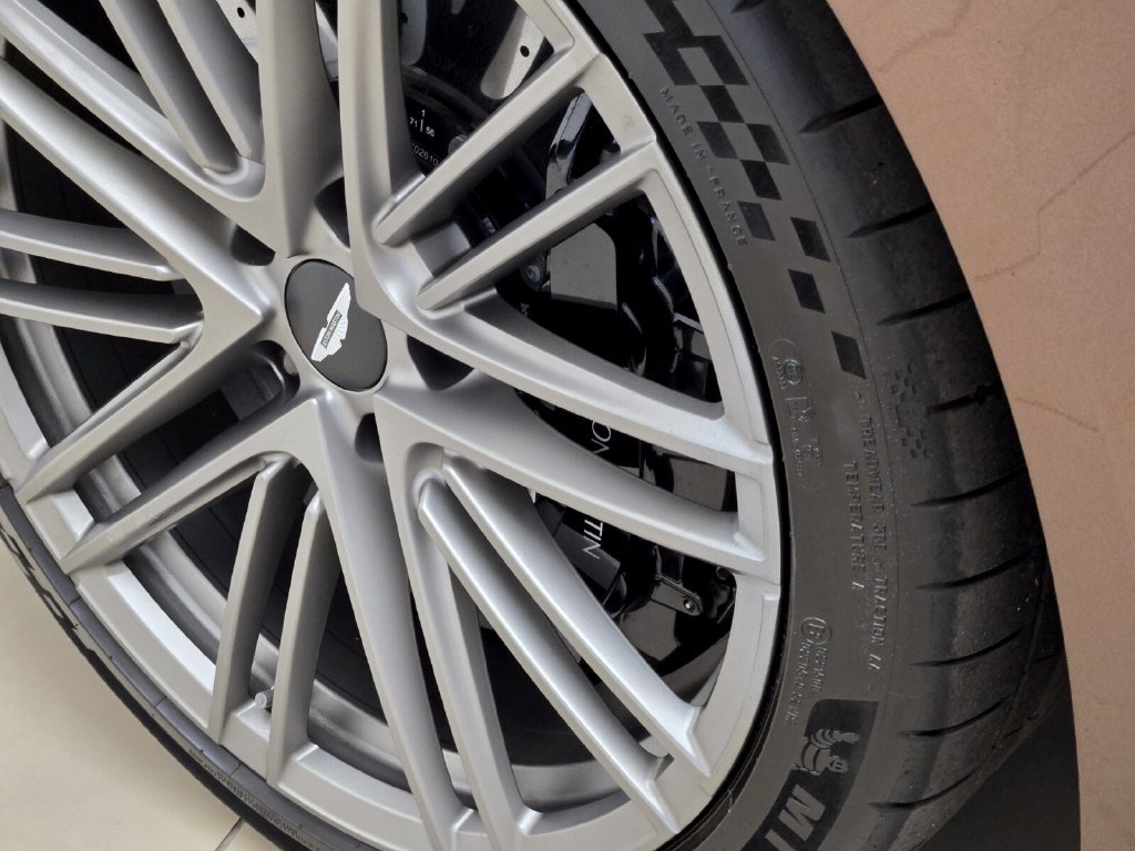 Used 2024 Aston Martin DB12 Coupe RWD image 14