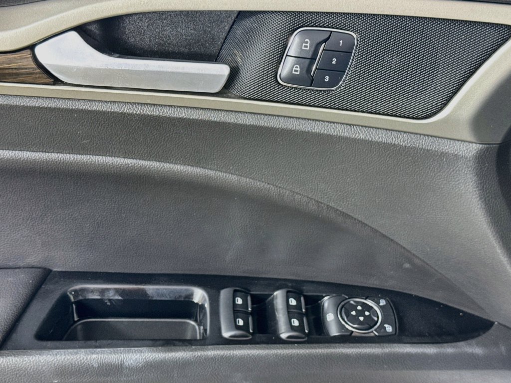Used 2016 Ford Fusion SE w/ Equipment Group 202A AWD/4WD image 20