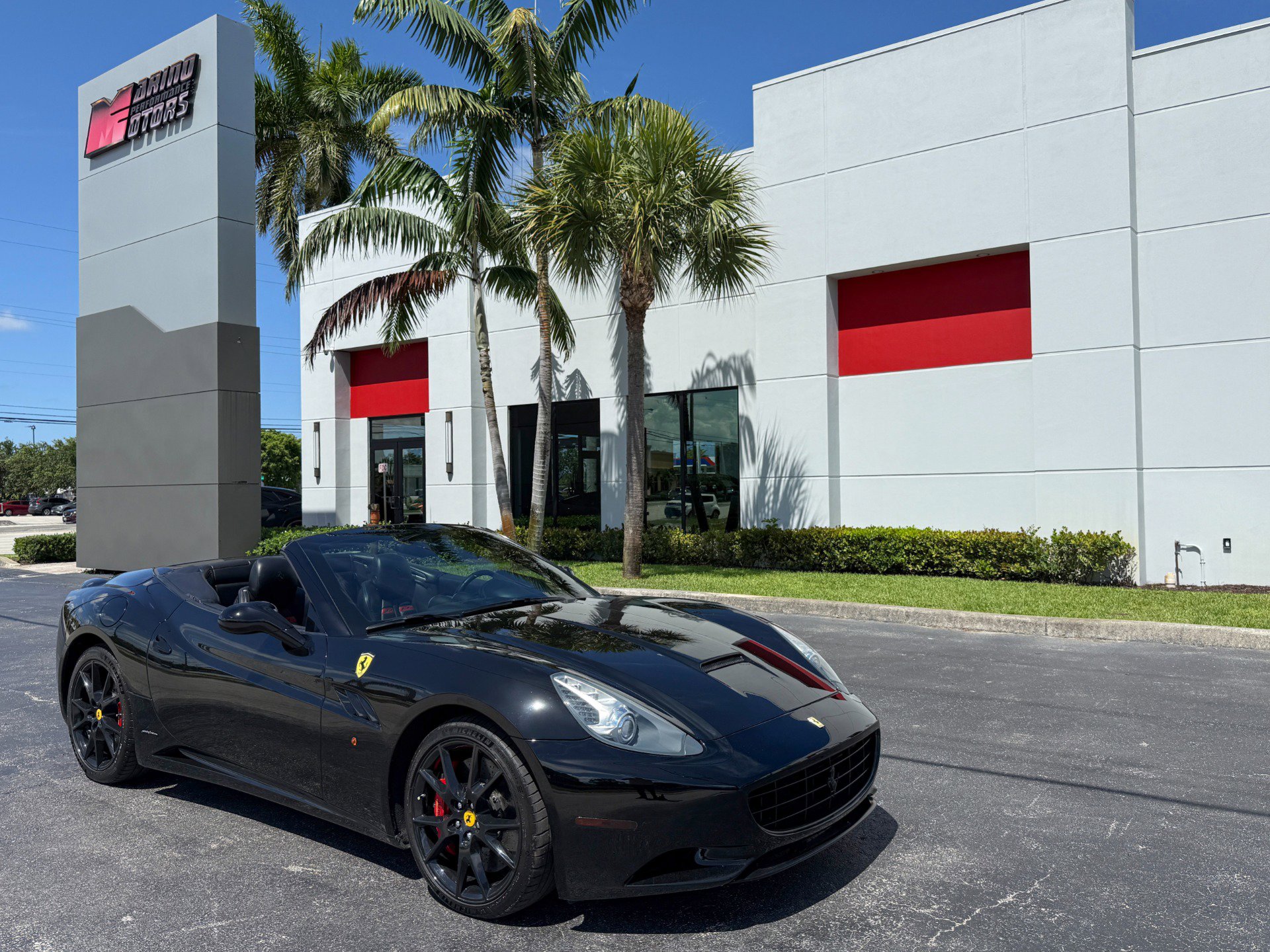 Used 2010 Ferrari California RWD image 1