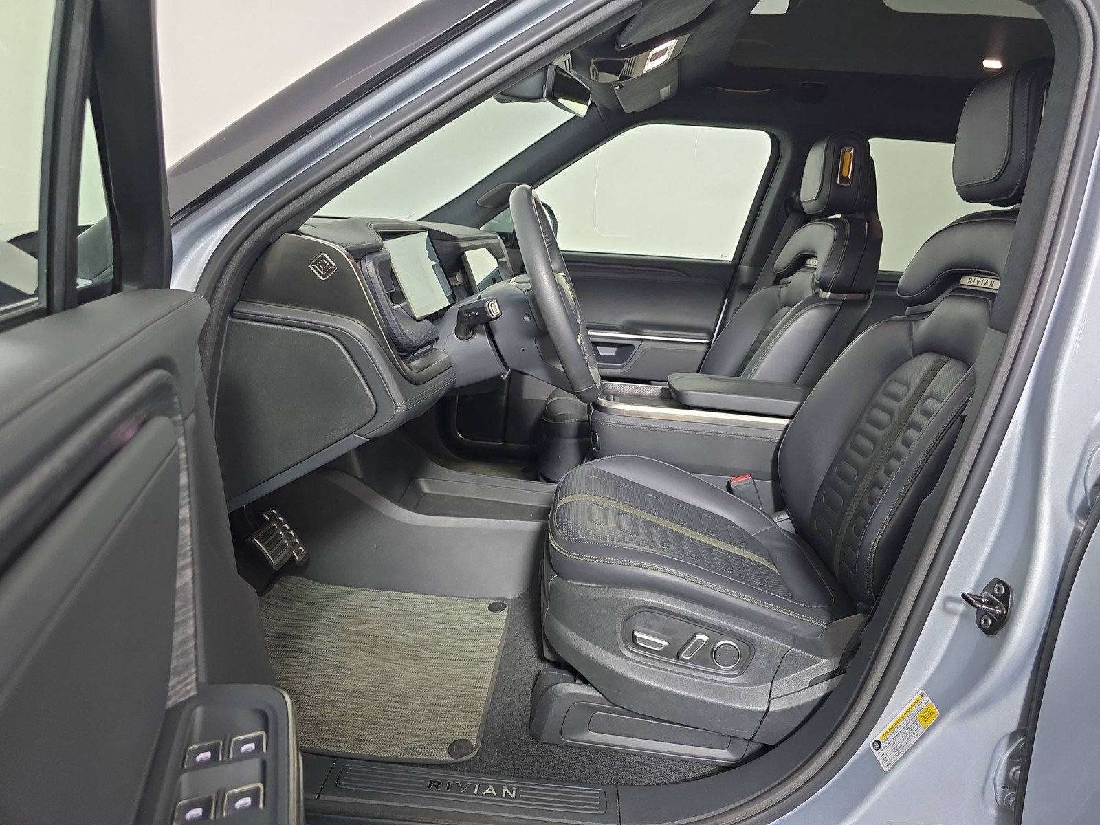 Used 2024 Rivian R1T Adventure AWD/4WD image 20