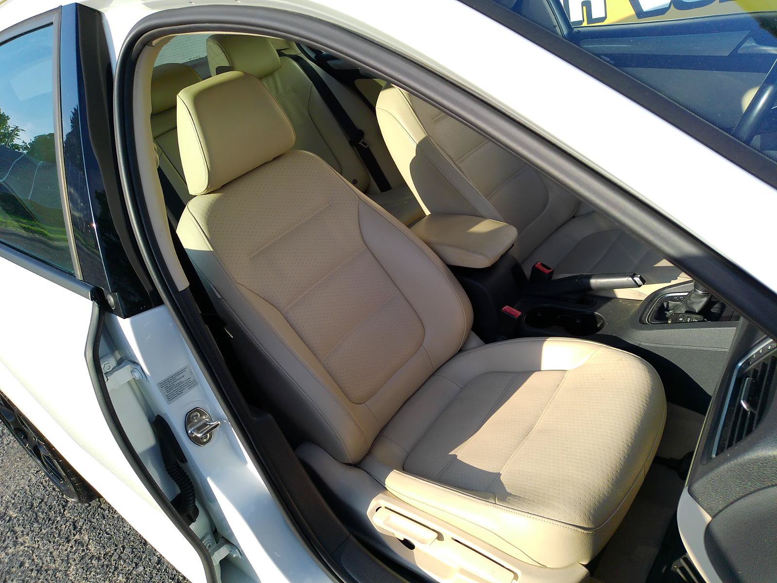 Used 2015 Volkswagen Jetta SE FWD image 43