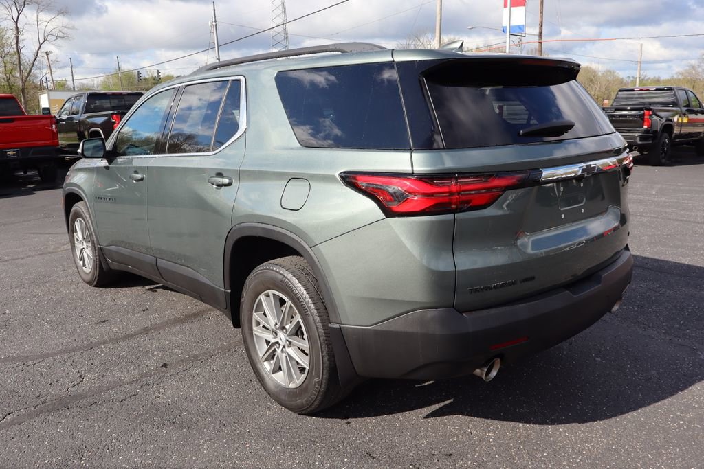 Used 2023 Chevrolet Traverse LT image 3