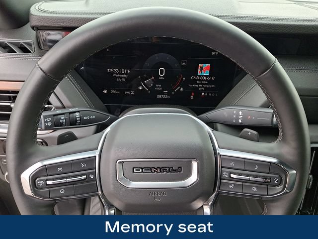 Used 2025 GMC Yukon XL Denali AWD/4WD image 4