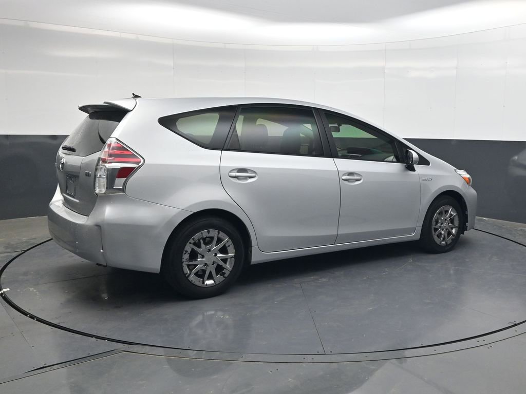 Used 2017 Toyota Prius V Two image 4