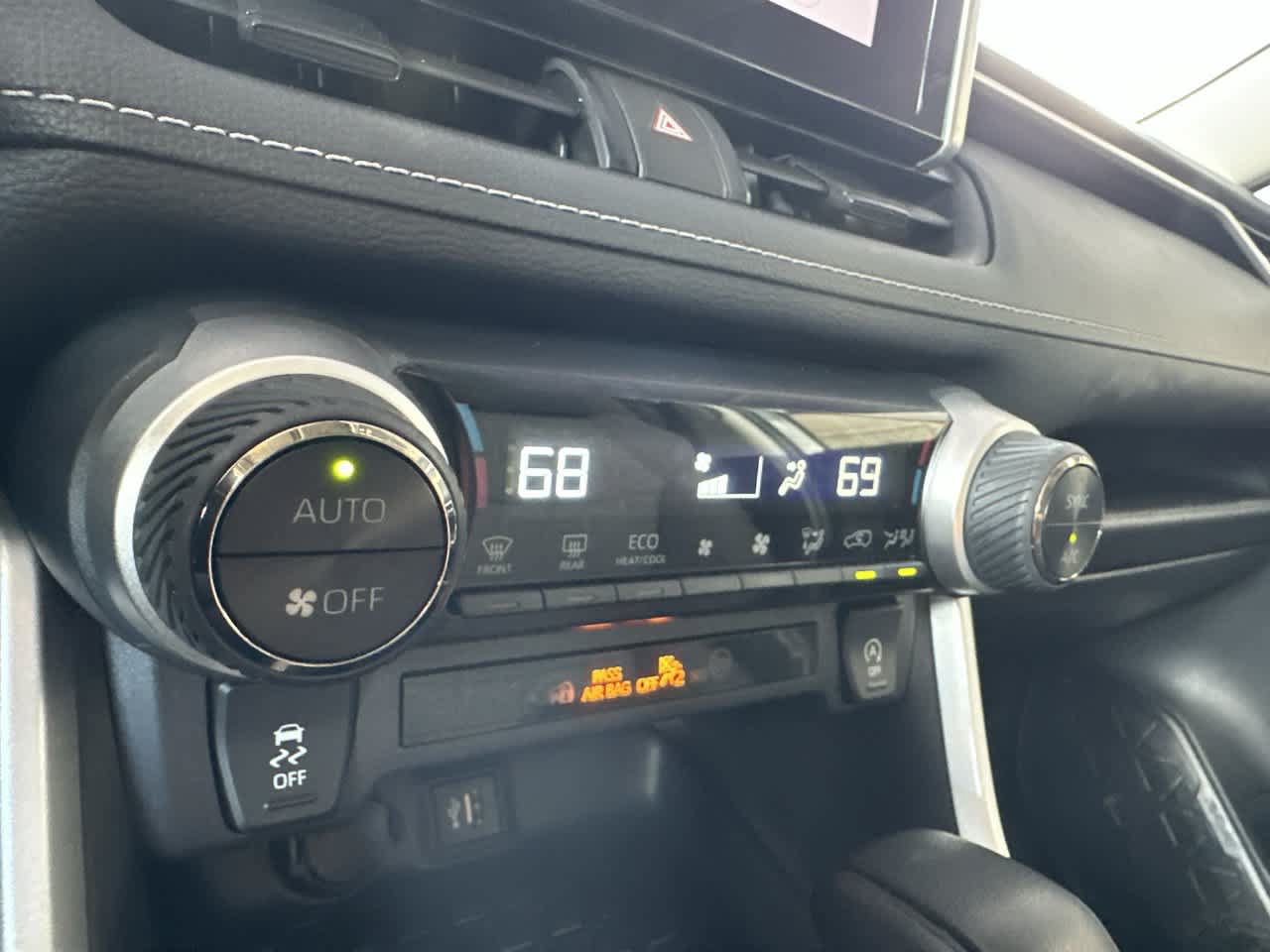 Used 2024 Toyota RAV4 XLE FWD image 20