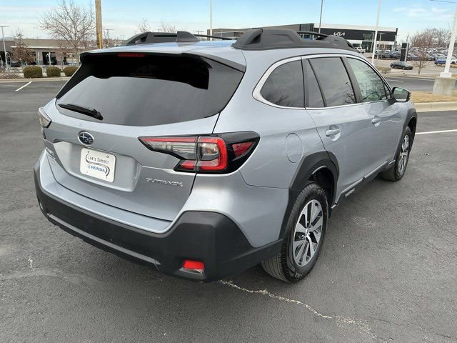 Used 2025 Subaru Outback Premium AWD/4WD image 3