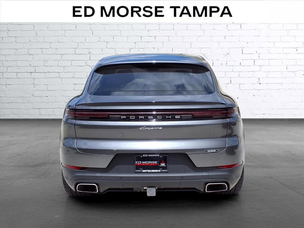 Used 2024 Porsche Cayenne Coupe AWD/4WD image 4