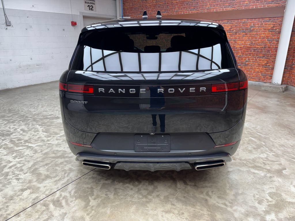 Used 2024 Land Rover Range Rover Sport SE AWD/4WD image 4