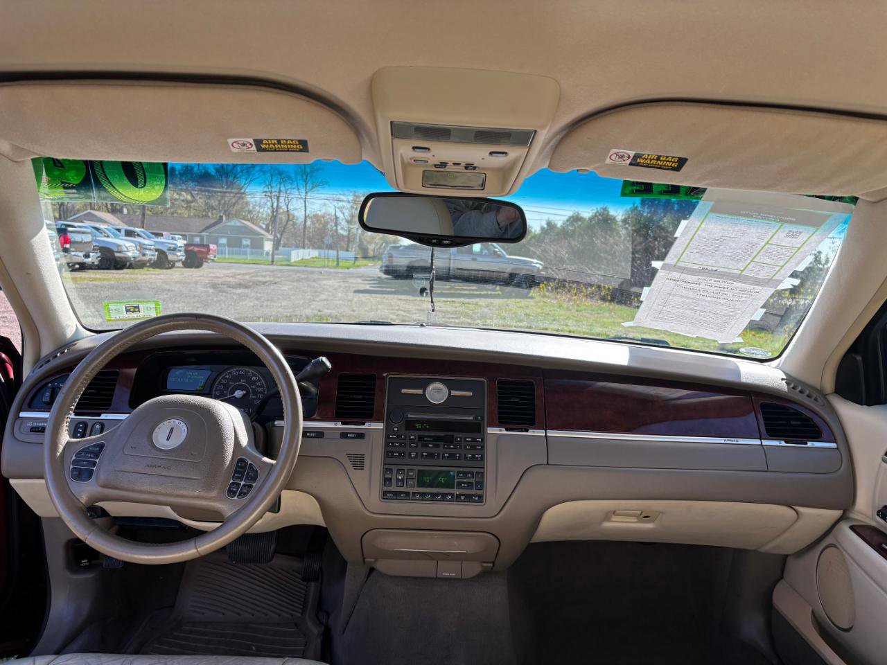 Used 2004 Lincoln Town Car Signature RWD image 9