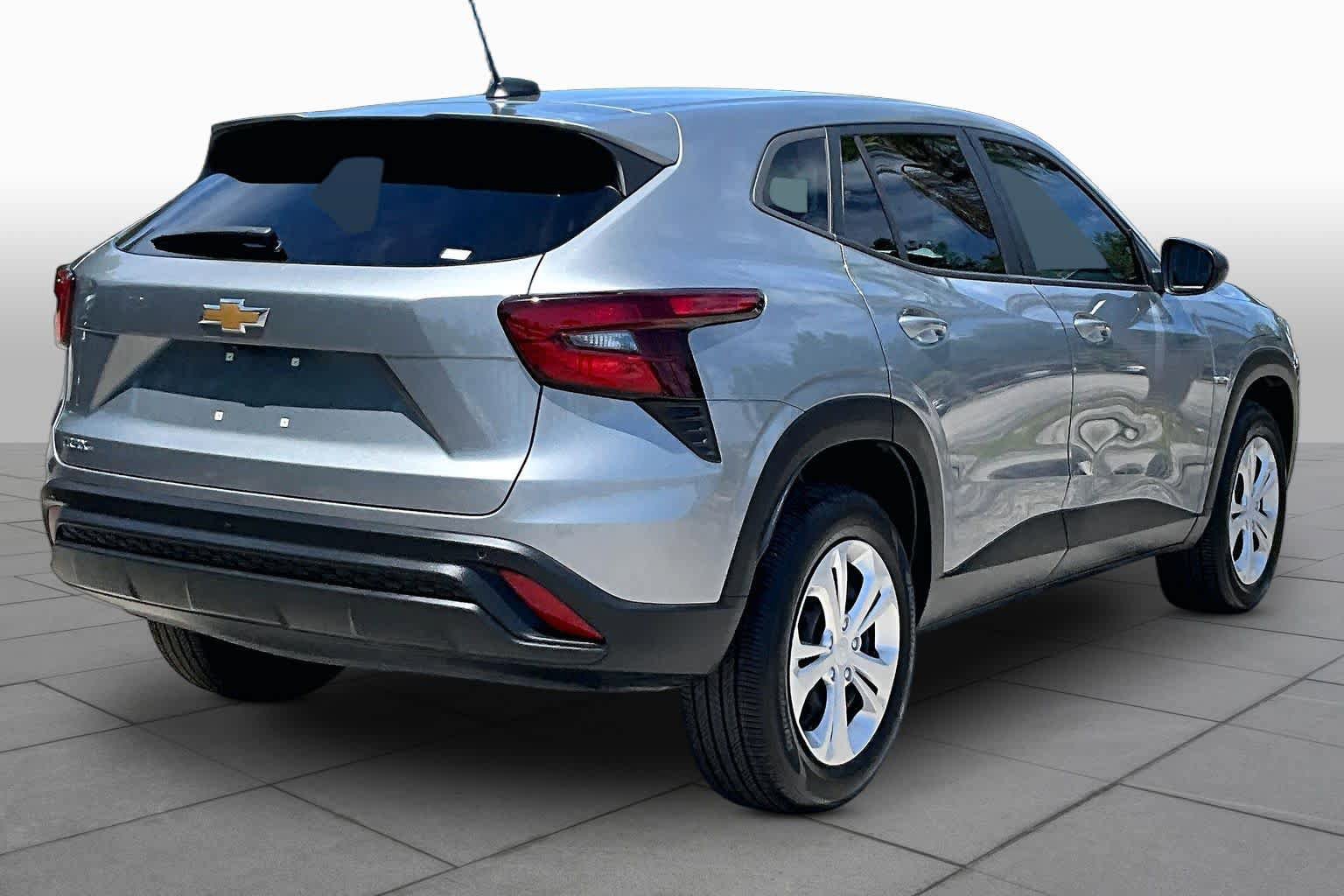 Used 2024 Chevrolet Trax LS w/ Driver Confidence Package FWD image 13