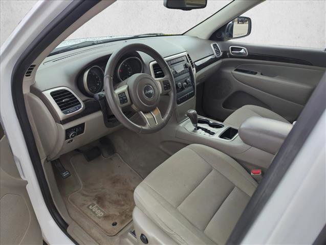Used 2013 Jeep Grand Cherokee Laredo w/ Laredo E Group image 11