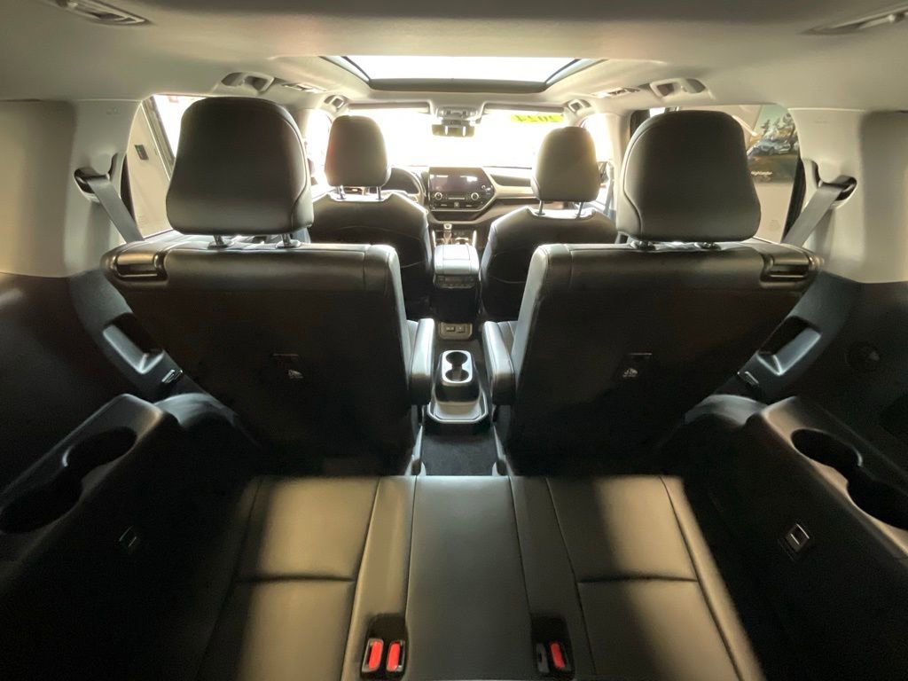 Used 2024 Toyota Highlander Platinum image 23