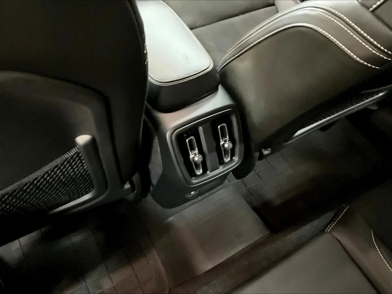 Used 2021 Volvo XC40 P8 Recharge image 35