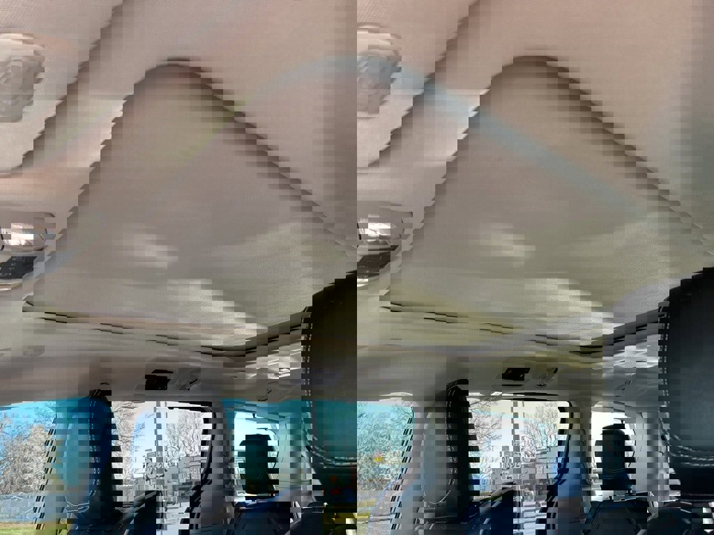 Used 2023 Chrysler Pacifica Limited w/ Uconnect Theater Family Group image 38