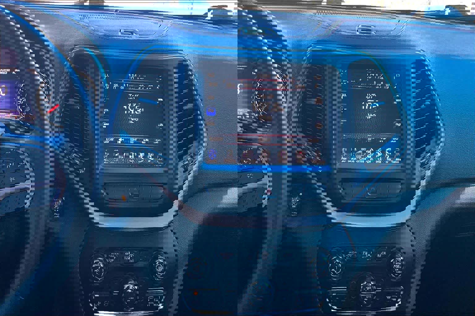 Used 2015 Jeep Cherokee Trailhawk w/ Comfort/Convenience Group image 7