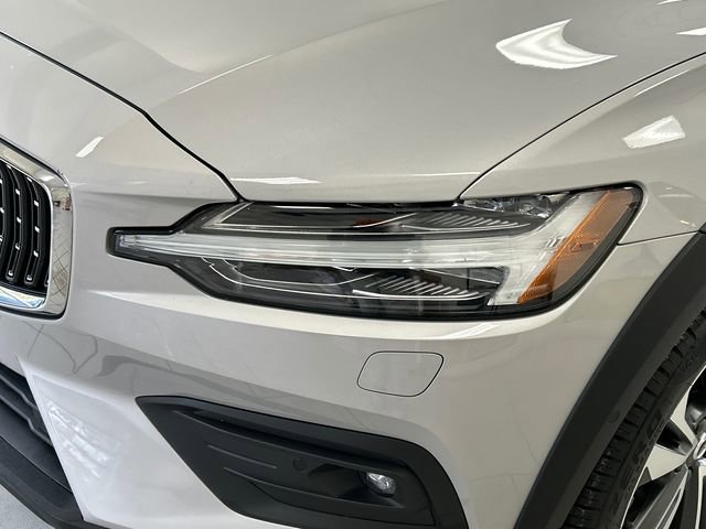 Certified 2025 Volvo V60 B5 Cross Country Plus image 7