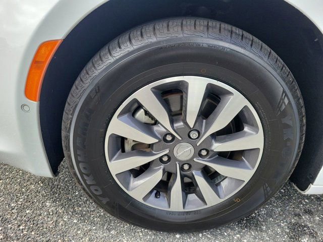 Used 2020 Chrysler Pacifica Touring-L Plus w/ Advanced Safetytec Group image 17