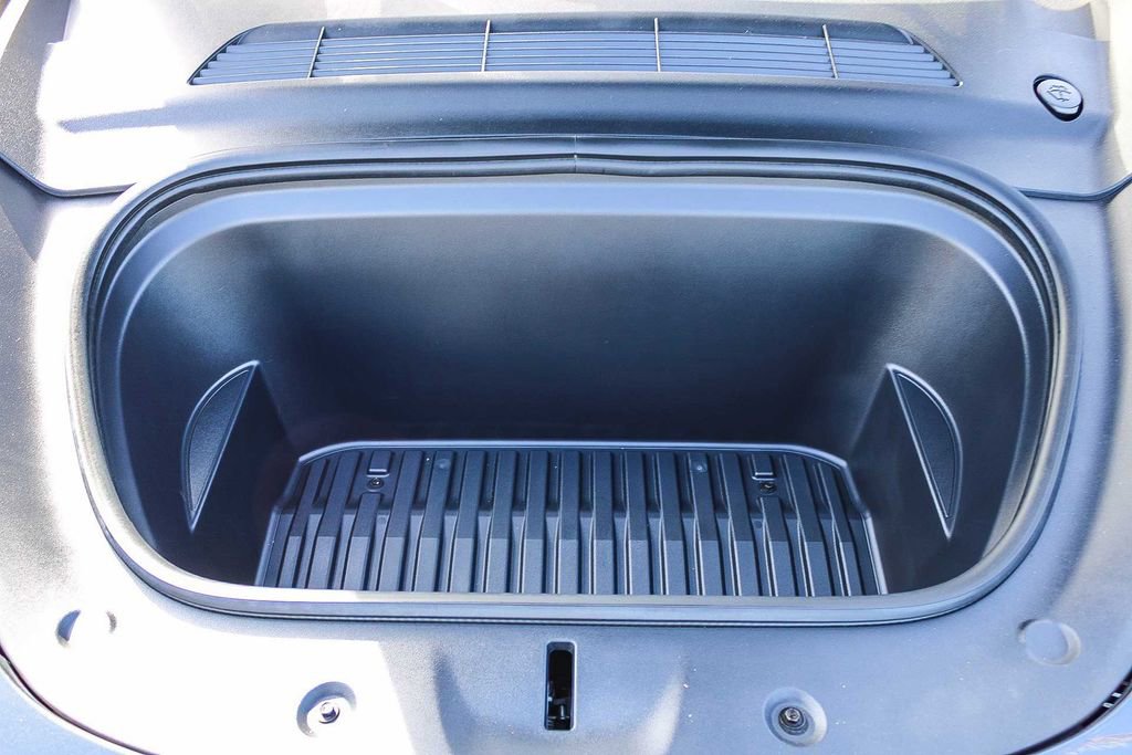 Used 2024 Tesla Model Y Long Range image 26