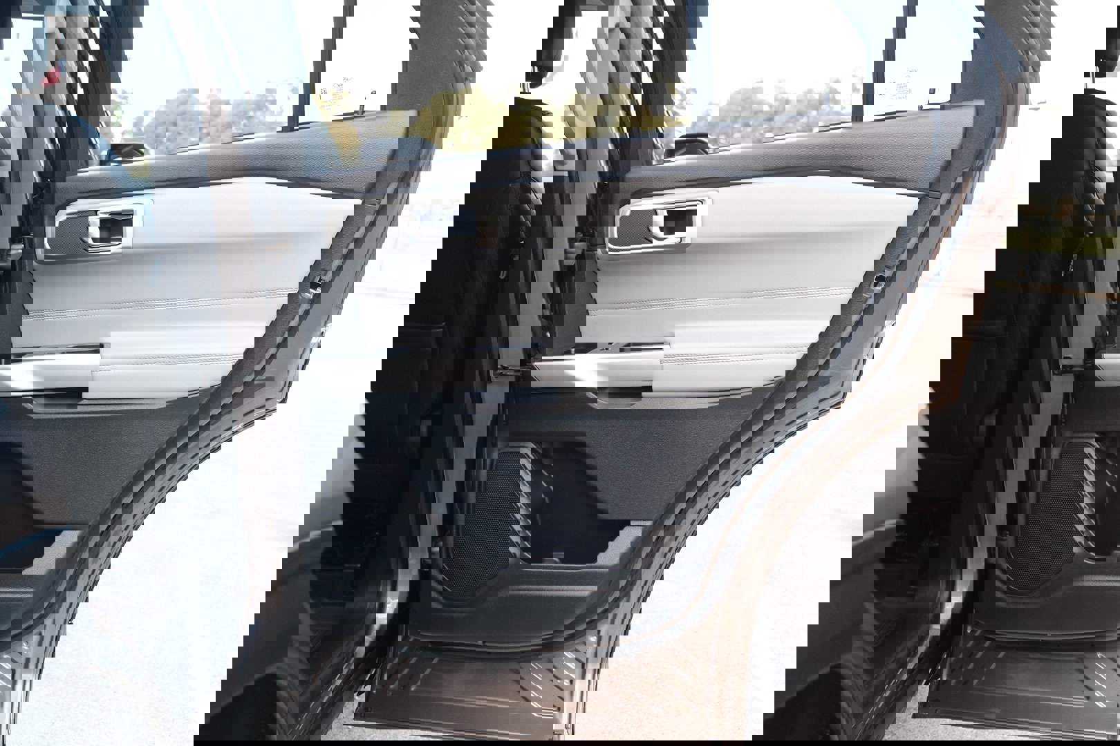 Used 2021 Ford Explorer XLT w/ Equipment Group 202A image 22