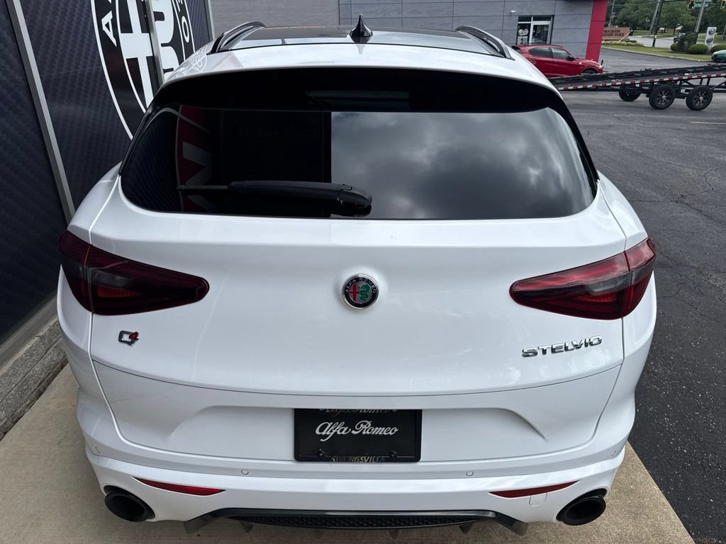 Used 2023 Alfa Romeo Stelvio Veloce AWD/4WD image 11