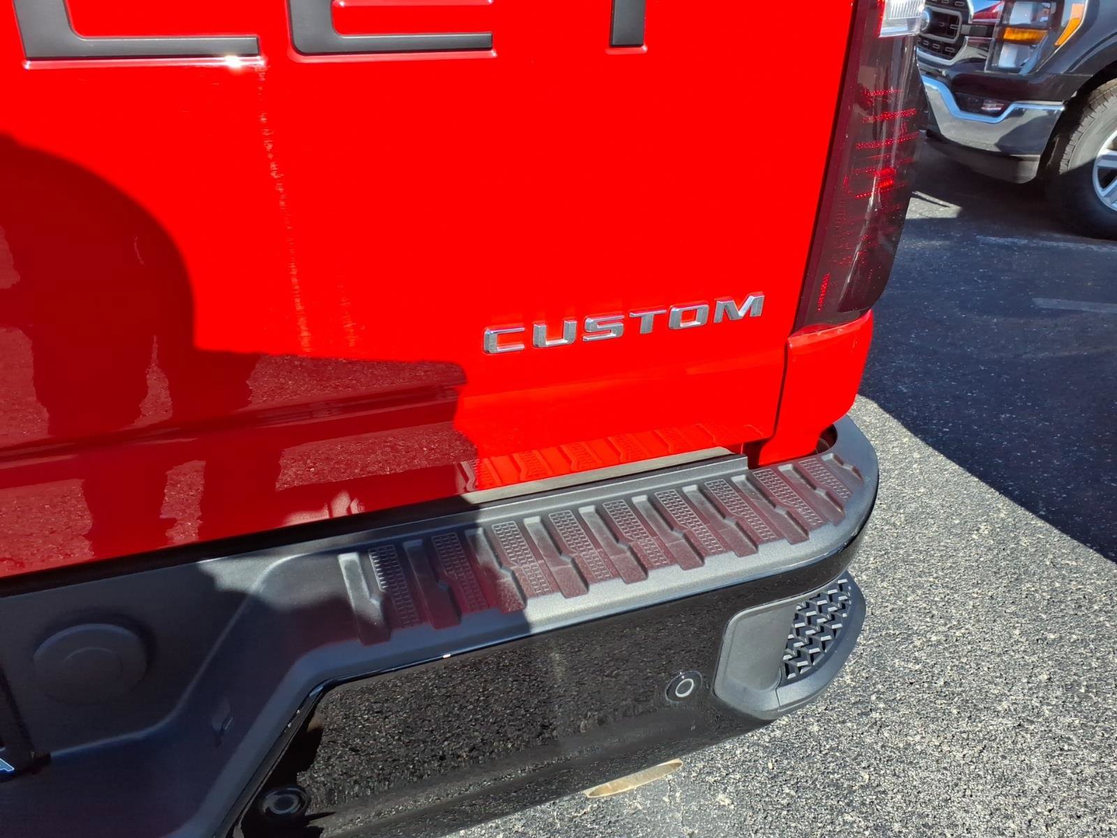 Used 2024 Chevrolet Silverado 2500 Custom w/ Custom Value Package image 5