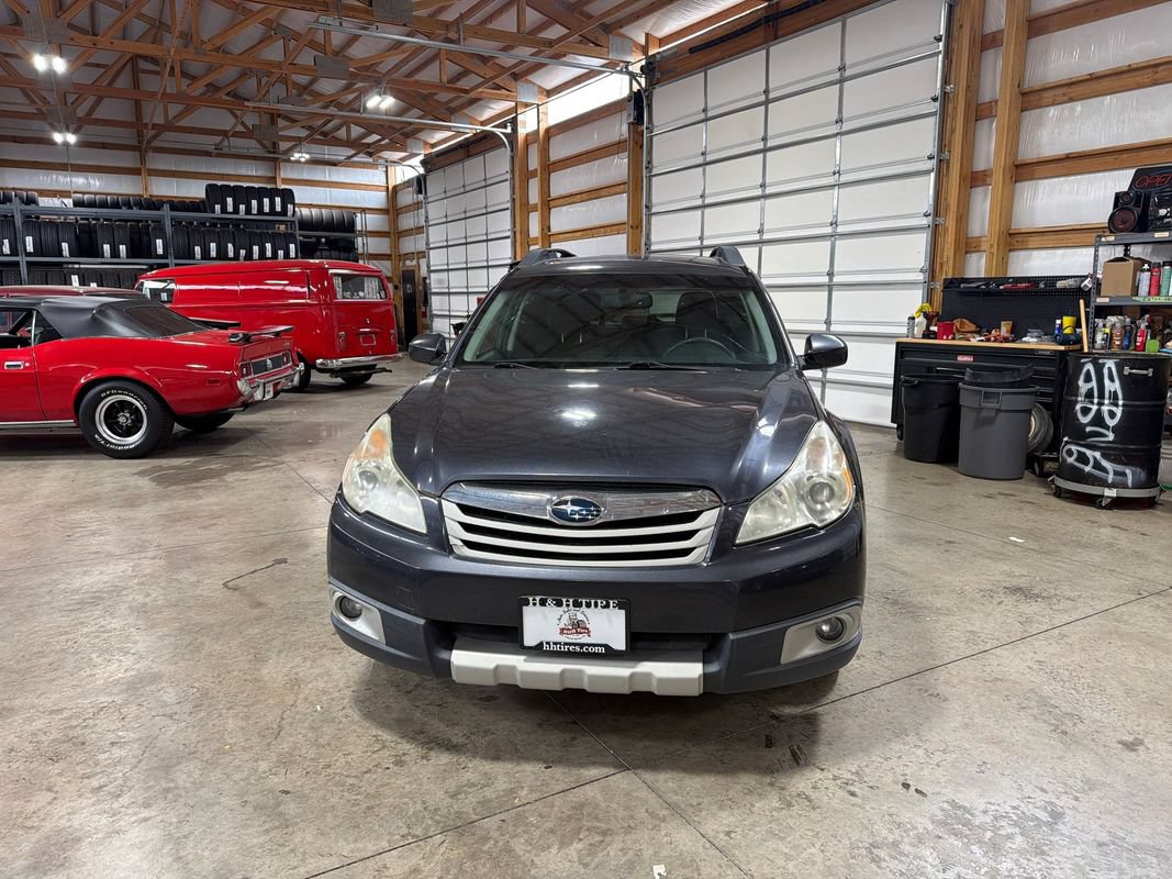 Used 2011 Subaru Outback 3.6R Limited w/ PWR Moonroof Pkg AWD/4WD image 5