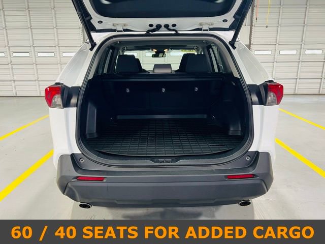 Used 2021 Toyota RAV4 XLE w/ Convenience Package FWD image 10