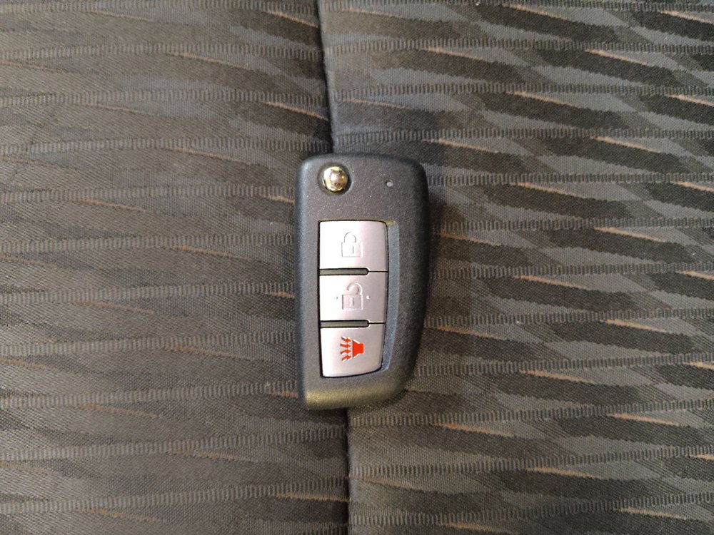 Used 2020 Nissan Rogue S FWD image 32