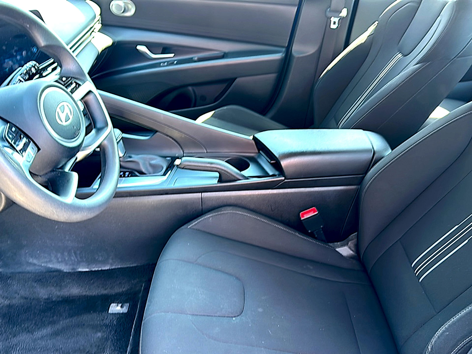 Used 2024 Hyundai Elantra SEL FWD image 13