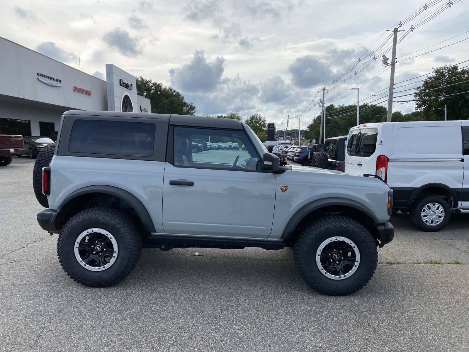 Used 2023 Ford Bronco Badlands w/ Sasquatch Package AWD/4WD image 2