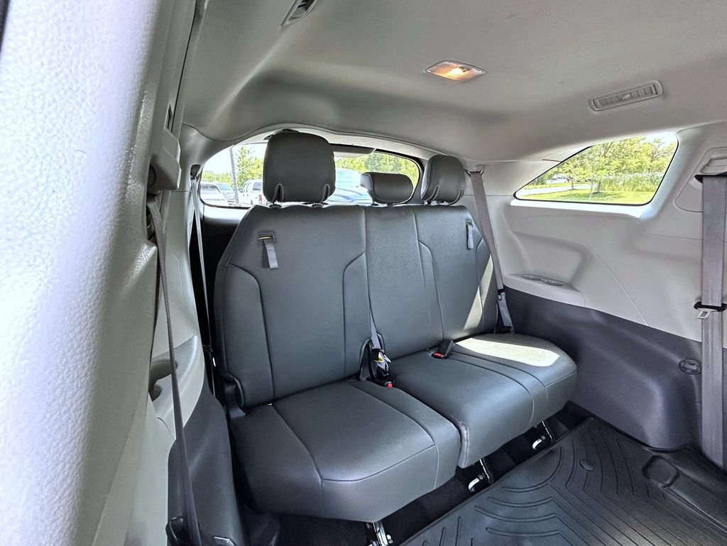 Used 2021 Toyota Sienna LE FWD image 19