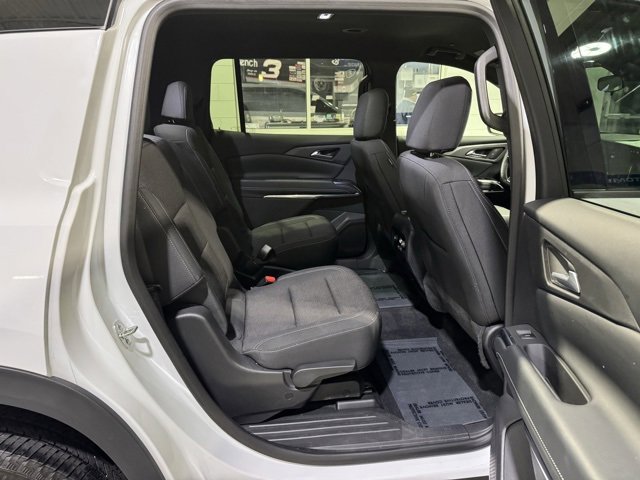 Used 2025 Chevrolet Traverse LT image 16