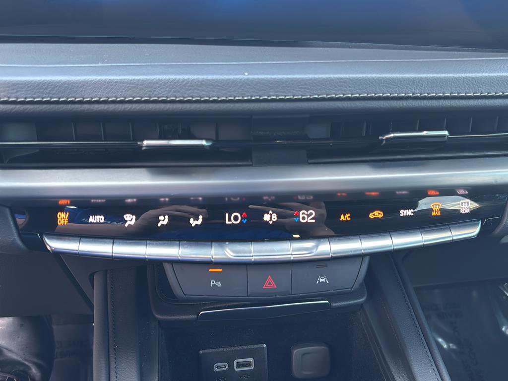 Used 2024 Cadillac XT4 Premium Luxury image 31