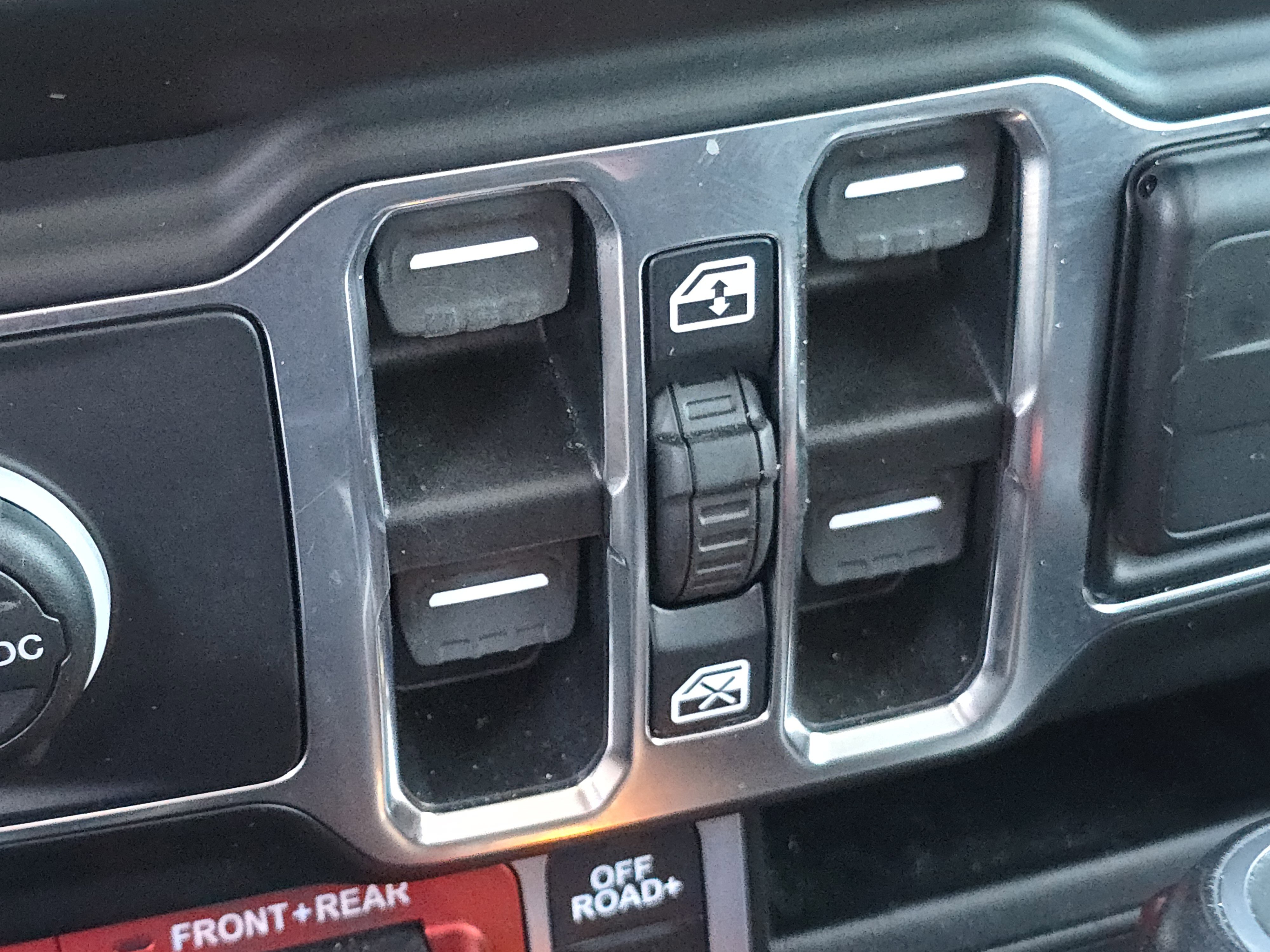 Used 2021 Jeep Gladiator Rubicon AWD/4WD image 11