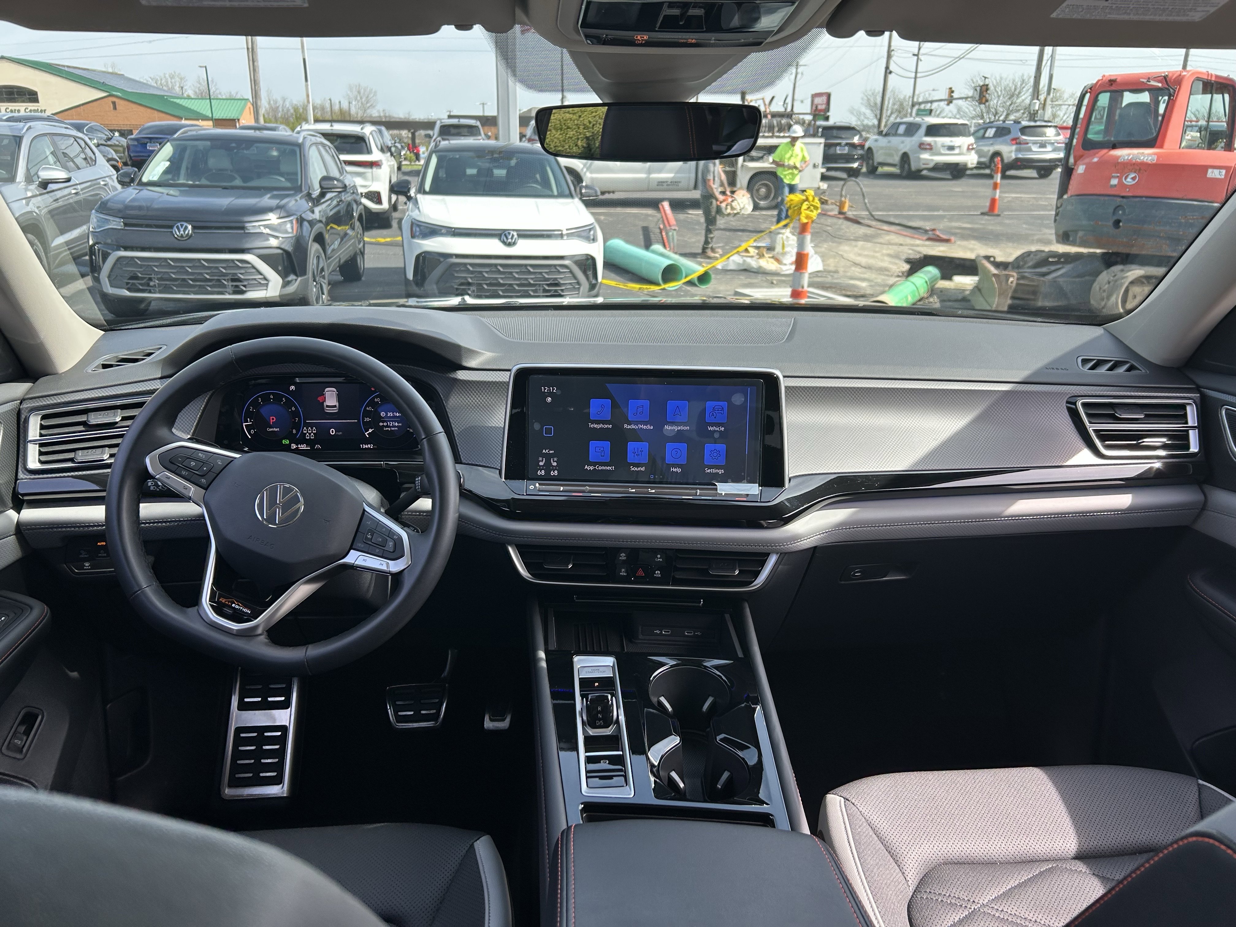 Certified 2025 Volkswagen Atlas Peak Edition SE AWD/4WD image 9