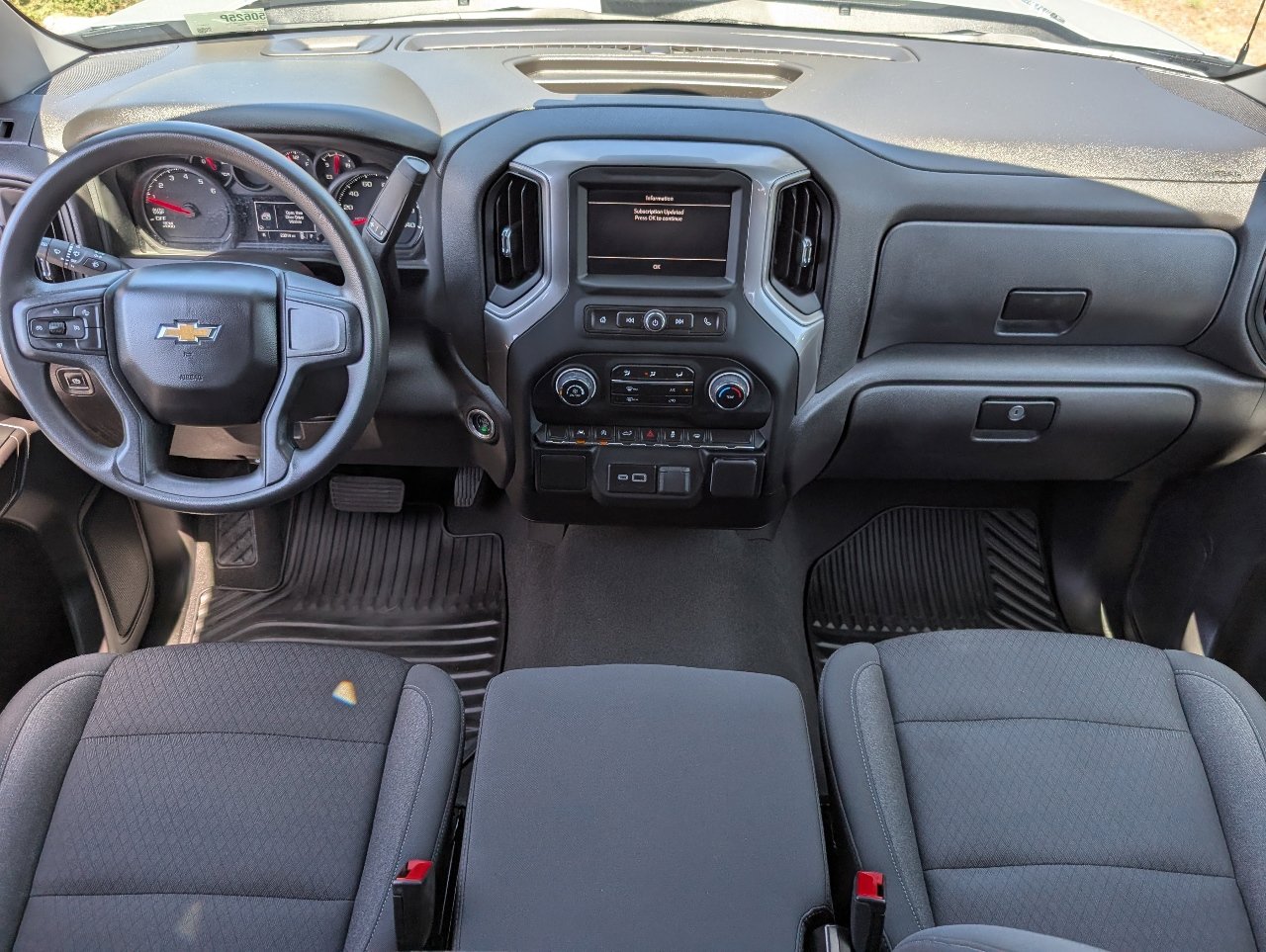 Used 2024 Chevrolet Silverado 1500 Custom w/ Turbomax Blackout Package image 4